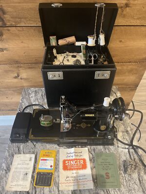 Singer tragbare elektrische Nähmaschine Nr. 221K1 mit Etui & Zubehör - funktioniert