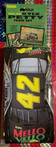 VINTAGE KYLE PETTY 1992 TRAKS 25 CARD TEAM SET #42 CAR SHAPED BOX MELLOW YELLOW - Picture 2 of 6