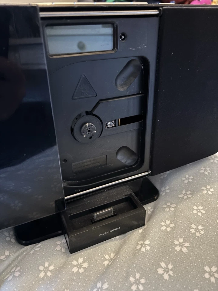 Bush CD Player, iPod Dock, Radio Model 1024iPH - Image 4 of 4