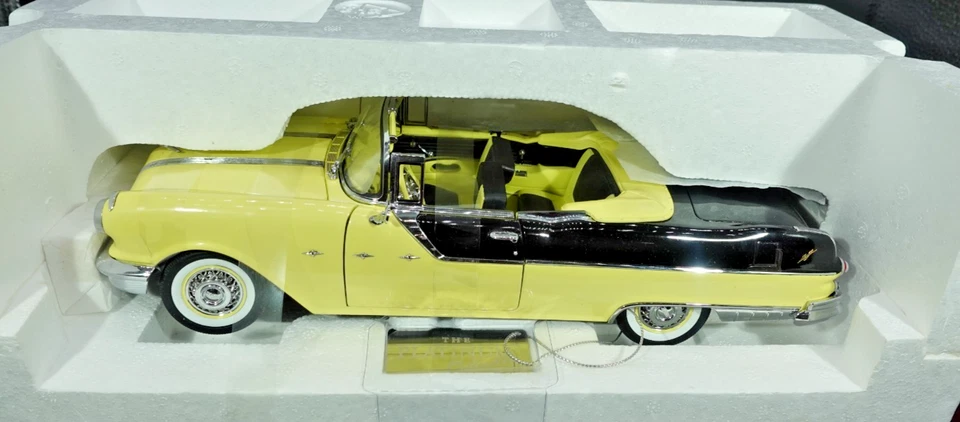 Sun Star Platinum 1955 Pontiac Star Chief conversível amarelo/preto 1/18 - Imagem 3 de 4