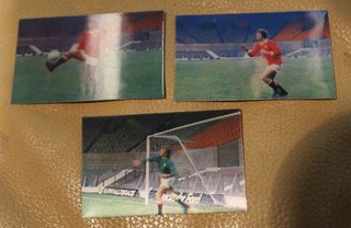 MANCHESTER UNITED FC 1972 COLLECTION 3D FOOTBALL ACTION CARDS FROM THE SUN x3