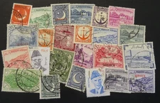 Pakistan, 20+ used stamps - (2031)