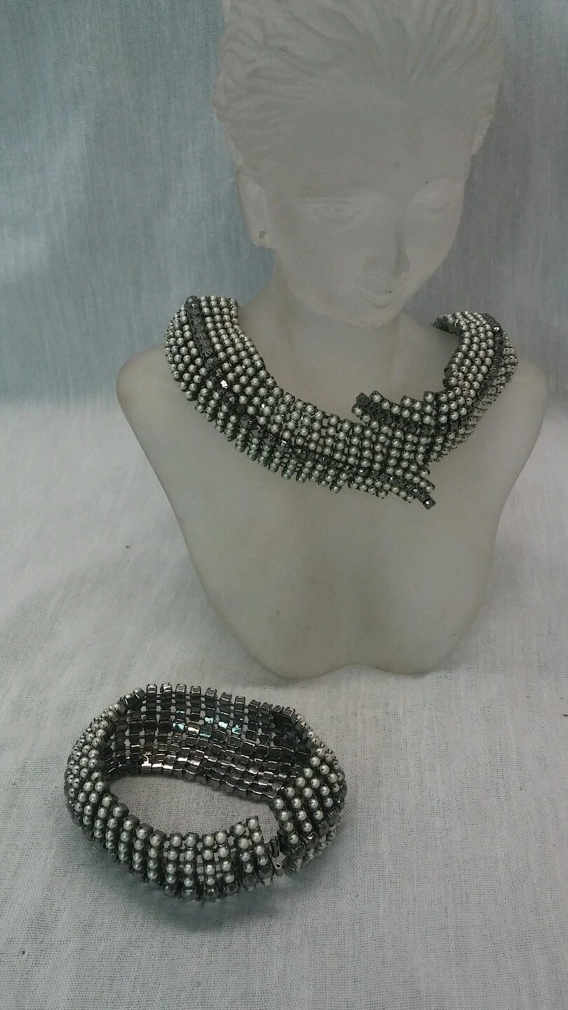 Classy vintage. Ensemble collier collier collier faux perle strass Christian Dior