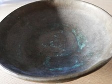 1,46 kg schwere Bronze Schale unregelmäßige antike Form auf 3 Beinen stehend