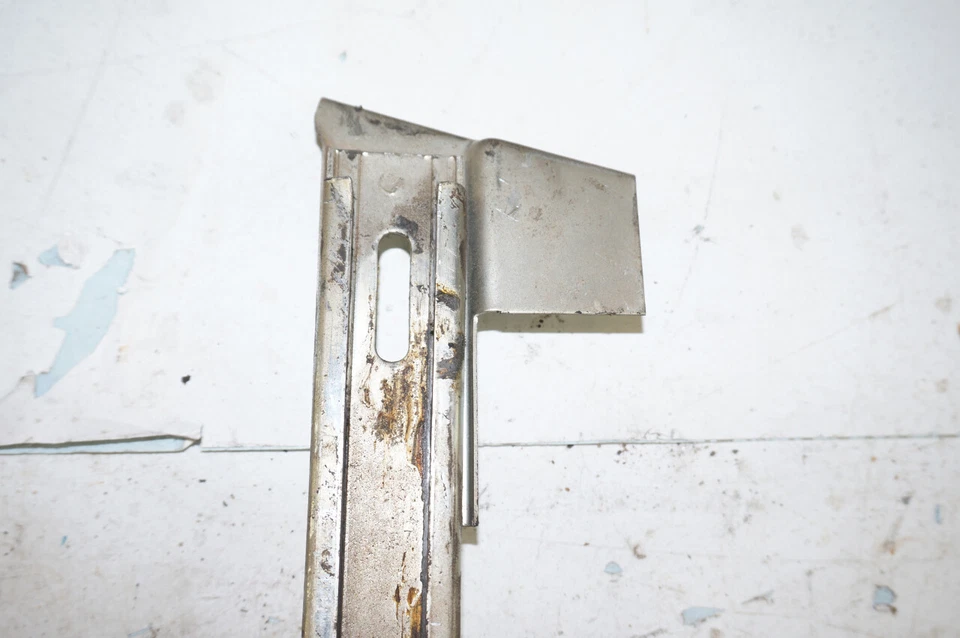 Corvette C3 1969-1982 lado del pasajero ventana delantera canal puerta guía de vidrio Foto 3 de 4