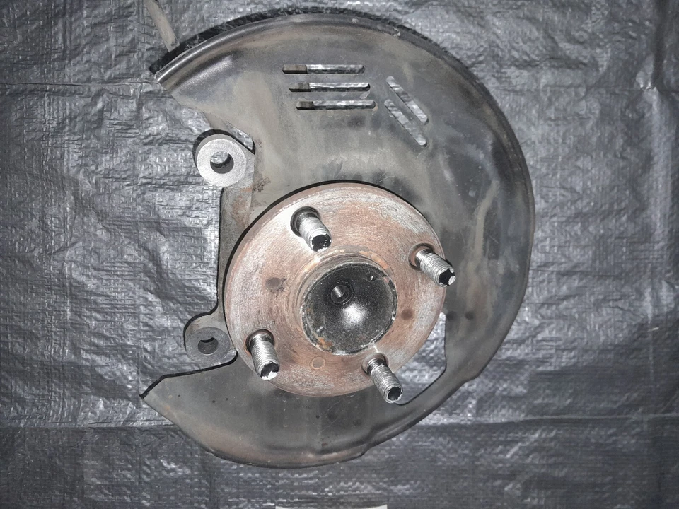 2000-2005 Toyota MR2 Spyder driver side front left hub spindle knuckle assembly - Image 3 of 3