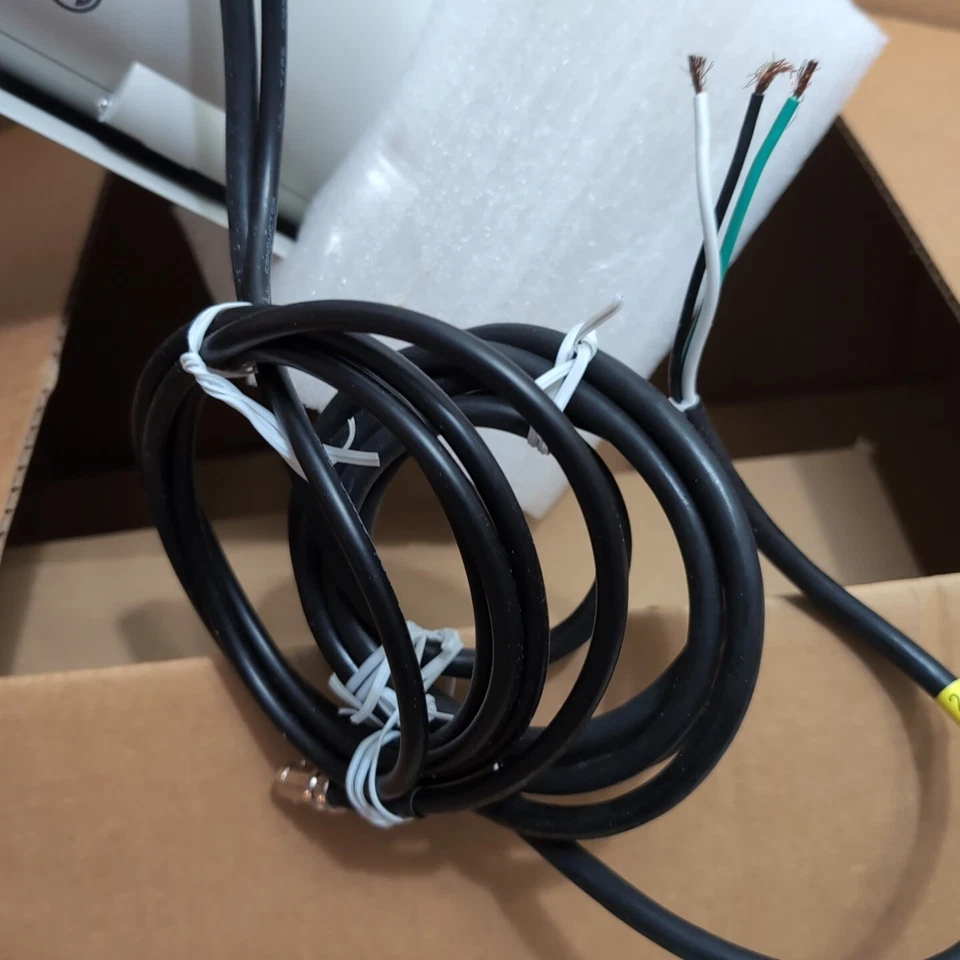 Bosch VKN-5085V10-20 720 TVL Outdoor DINION 960H True Day/Night Camera Kit,... - Image 2 of 4