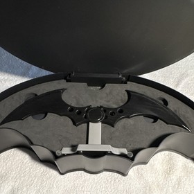 DC Batman Arkham Asylum Collector's Edition Batarang Display Stand & Case