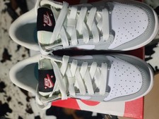 NIKE DUNK LOW SE GS SIZE 5 YOUTH