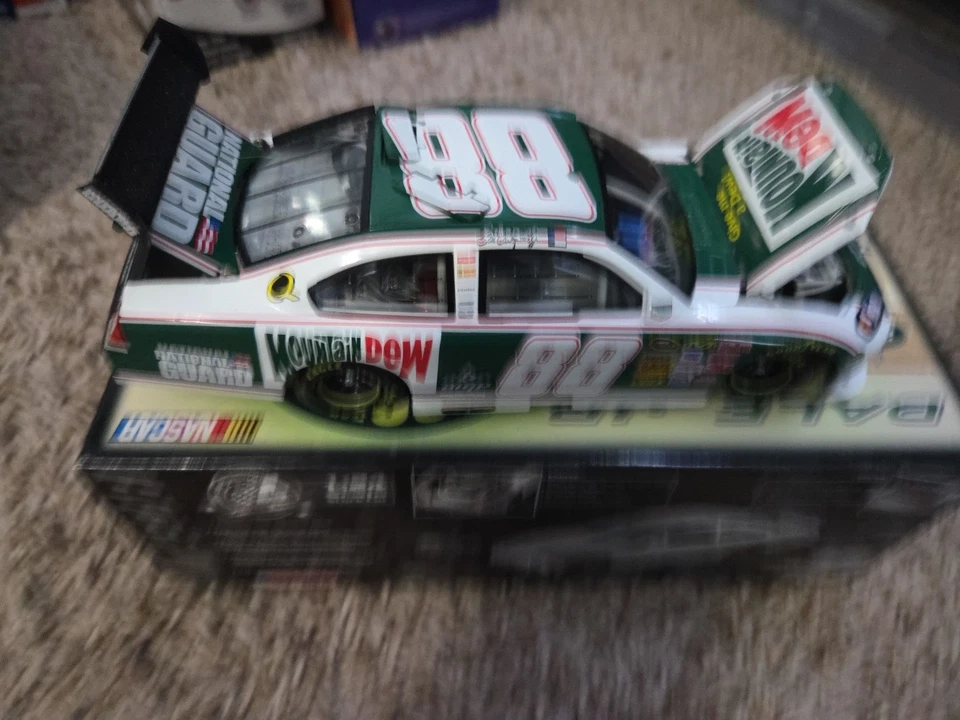 Dale Earnhardt Jr #88 Mt. Impala SS 2008 Dew Retro Foto 3 de 4