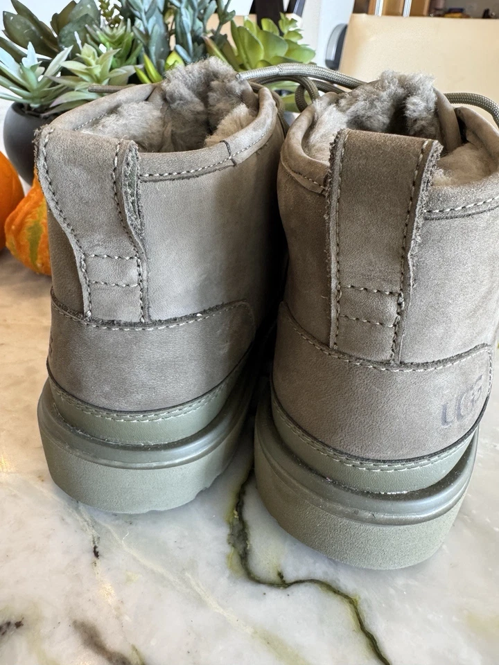 BOTAS CHUKKA DE CUERO VERDE MUSGO UGG NEUMEL WEATHER II PARA HOMBRE TALLA US 5/UK 4/EU 38 Foto 4 de 4