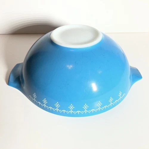 Pyrex Cinderella Bowl 444 (4 qt) Blue Snowflake Garland Pattern