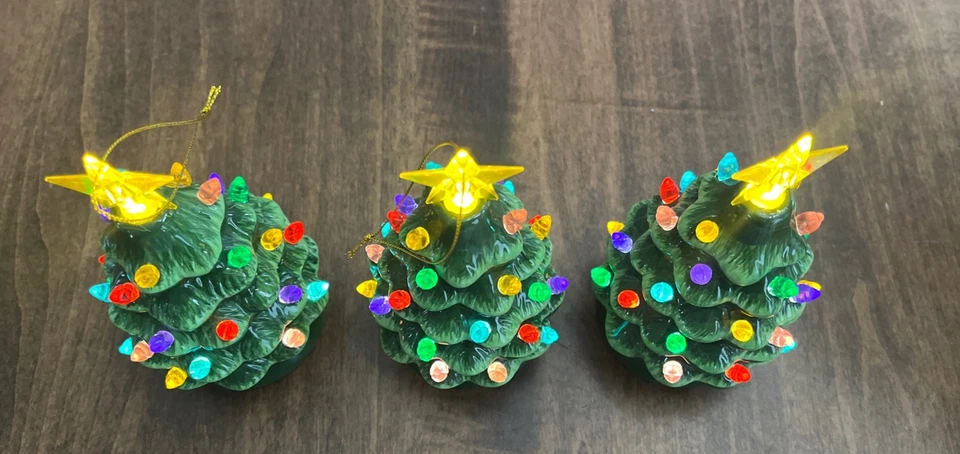 "Juego de 3 adornos de árbol de Navidad iluminados Mr. Christmas cerámica verde 5,5""" Foto 4 de 4