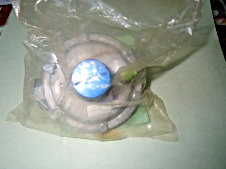 Regulador de presión de gas MAXITROL 325-3 (1/2" NPT) 10 psig, 250000 BtuH 4E224 Foto 2 de 4