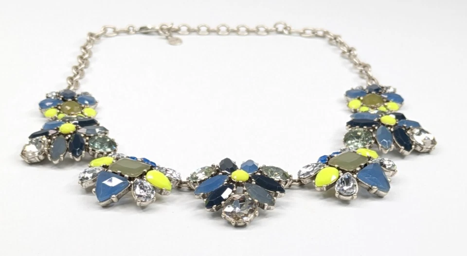Collar Stella & Dot Amarillo, Azul y Gris Acrílico Floral Colgantes Tono Plata Foto 3 de 4