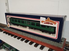 Bachmann (OO) 34-526 BR 63' Bullied Corridor 2nd Coach in Malachite Green.