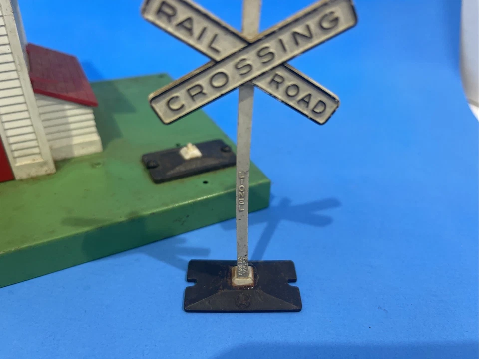Lionel No. 45N Automatic Gateman for USE or RESTORE Railroad Station Crossing - Image 4 of 4