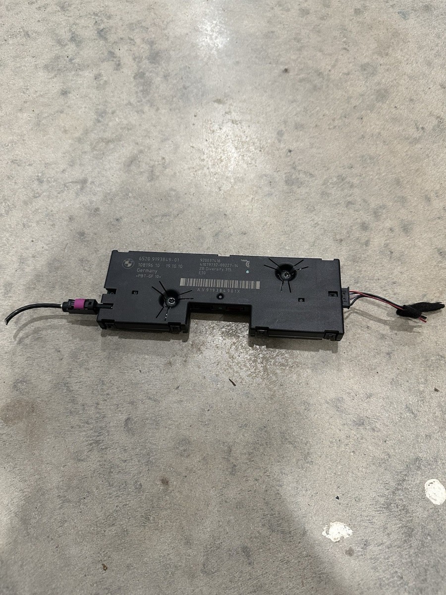 BMW X5 Series E70 Antenna Amplifier Diversity Control Unit 6520