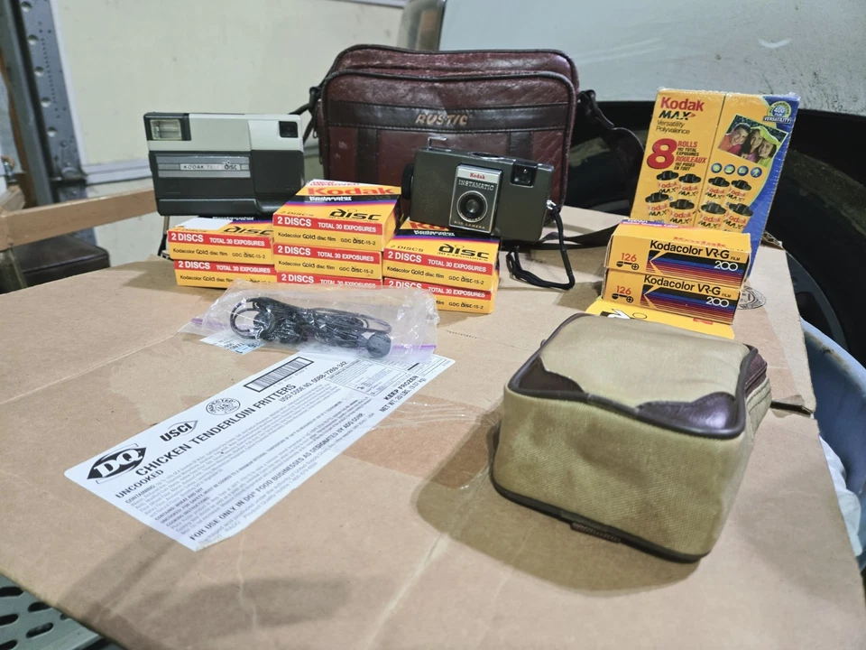 Cámaras Kodak y película con bolsa Foto 2 de 4