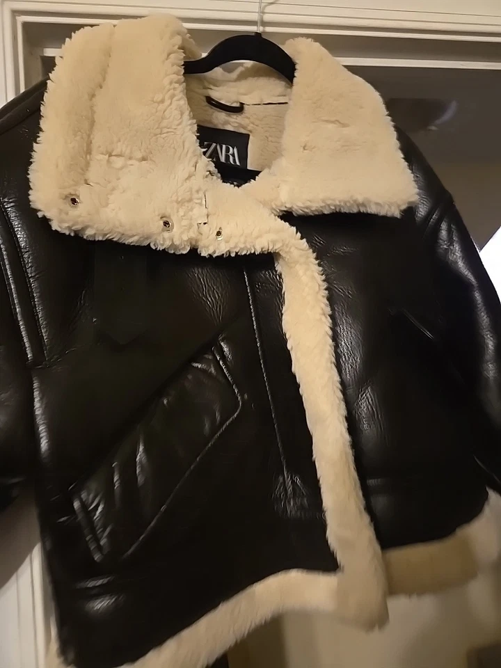 Zara черный искусственной кожи кремовый флисовый воротник куртка размер маленький - Изображение 3 из 4