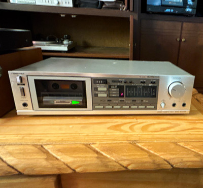 Toshiba PC-G504R Silver Cassette Deck, Headphone Jack, Mic In, Wired Type A