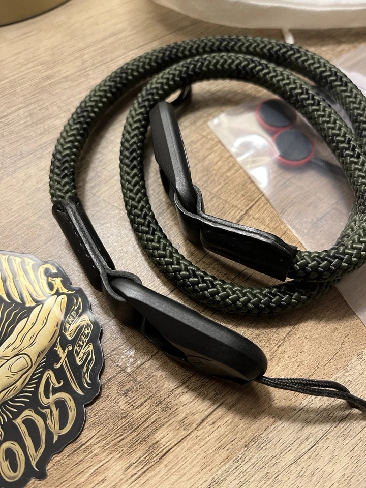 Correa de cuero para cámara Little King Goods diseño pico liberación rápida Fujifilm X100vi Foto 2 de 3