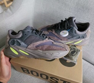 yeezy boost 700 size 10
