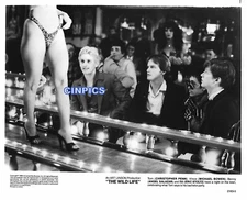 "THE WILD LIFE" 8X10 PHOTO- CHRIS PENN,MICHAEL BOWEN,ERIC STOLTZ,ANGEL SALAZAR