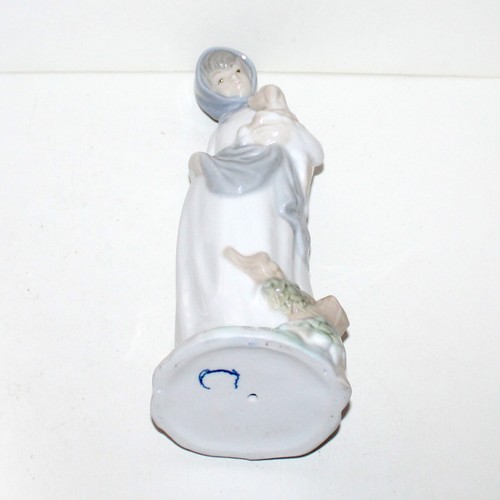 Vintage Porman Export Figurine Girl with Dog Spain porcelain 10" pastel colors - Picture 11 of 14