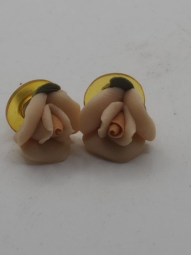 Goldfarbene rosa Porzellan Rose Pfosten Ohrringe