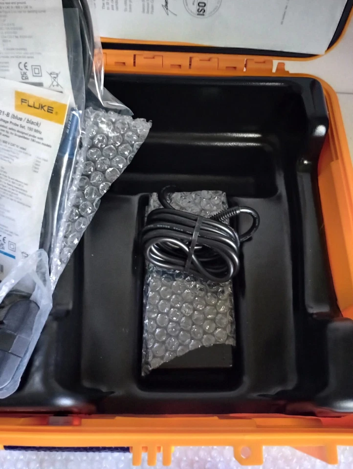 Fluke 190-104 Series III 100 MHz, 4-Ch, 1.25 GS/s Color ScopeMeter W/Hard Case - Image 3 of 4