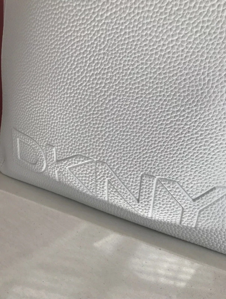 DKNY Large Beach Tote Shopper Bag Beach Bag White Faux Leather Brand New! - Image 3 of 4