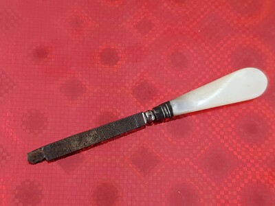 Schöne Vintage Perlmutt Griff Nagelfeile Nagelreiniger Ende gebrochen. L50q