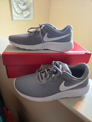 NIKE TANJUN Youth Size 6Y Wolf Gray Lace Up Low Top Running Shoes 818381-012 New