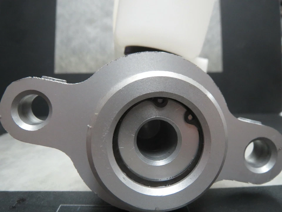 Nuevo cilindro maestro de freno para Mazda B4000 1994 - Hecho en EE. UU. - ¡Envío rápido! Foto 3 de 4