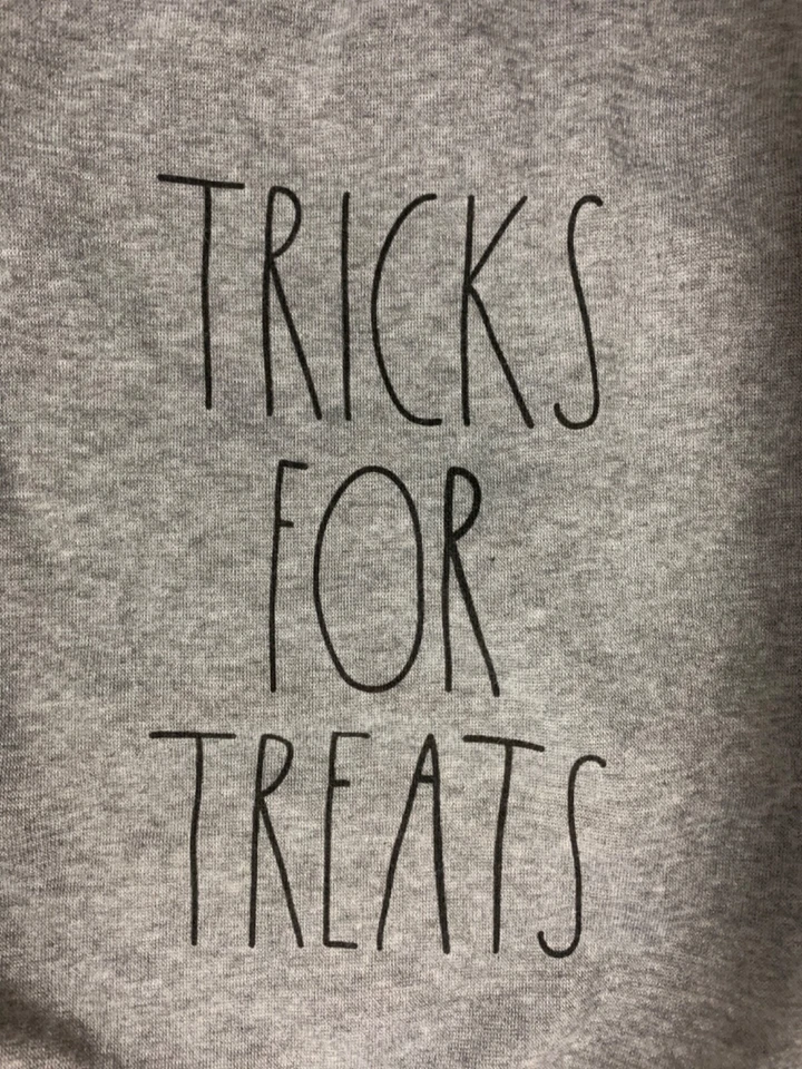 ¿Trucos de Halloween para perros RAE DUNN para golosinas tamaño mediano? Sudadera con capucha gris Foto 2 de 4