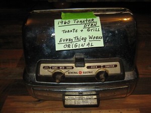 VINTAGE 1960 WORKING GENERAL ELECTRIC MODEL 25T38 CHROME TOASTER AND WARMER