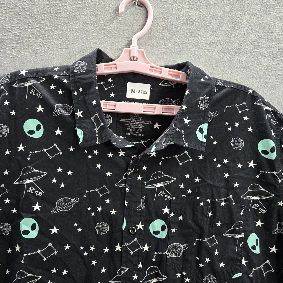 Hot Topic Men Button Up Shirt 2X Black Graphic Print Alien UFO Short Sleeve - Image 3 of 4