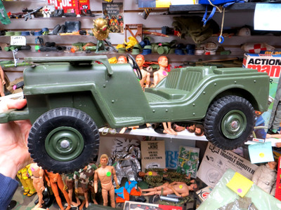 VINTAGE GI JOE 1964:  JOEZETA:   1975 LATE ISSUE BLOW MOLDED JEEP VAM ,DEFENDER