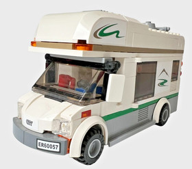 LEGO City 60057 Camper RV Van 2014 Retired Complete w/ Minifigs Manual