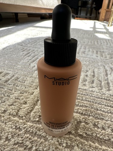 Base Mac Studio Waterweight SPF30 NW43 - Tamaño completo 30 ml / 1,0 oz. Nuevo - Imagen 4 de 5