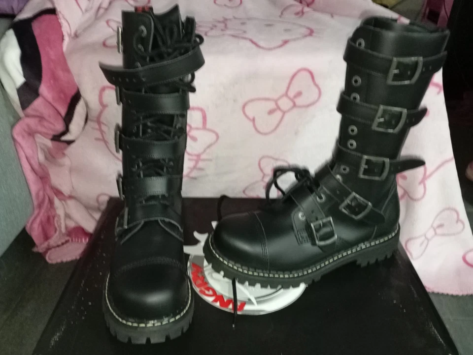 Stiefel Armee Gothic Größe 44 Punk Angry Itch 14-Loch 5 Buckle - NEU mit OVP - Bild 2 von 4