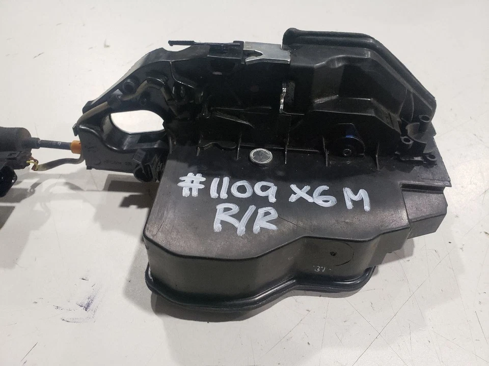Actuador de puerta trasera derecha cierre suave - BMW X6M E71 S63 2012 - OEM 7167588 Foto 4 de 4