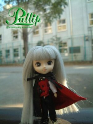 Jun Planning Groove Inc Little Pullip Vampire Fashion Doll F-825