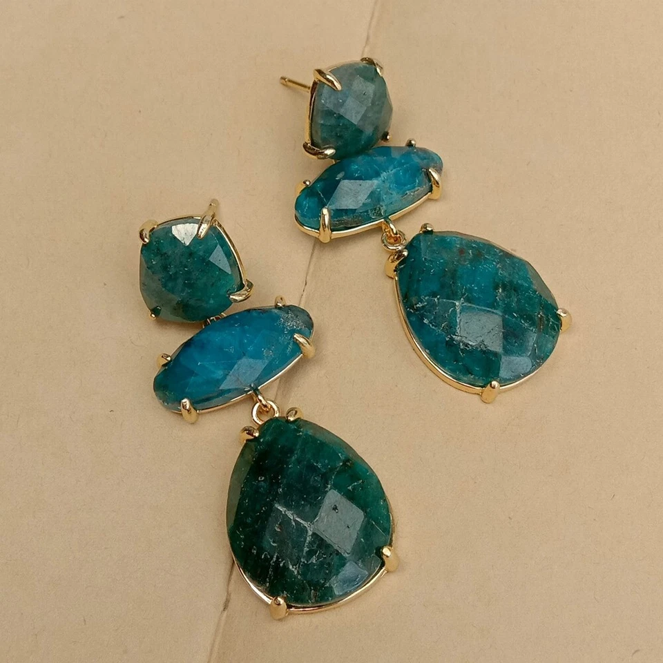 Aretes colgantes de piedras preciosas azules naturales apatita chapadas en oro Foto 2 de 4