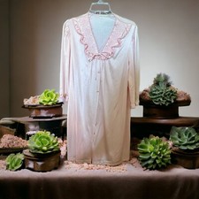 Vintage Vanity Fair Pink Robe Embroidered Flowers 100 Nylon Sz Small 3/4 sleeve
