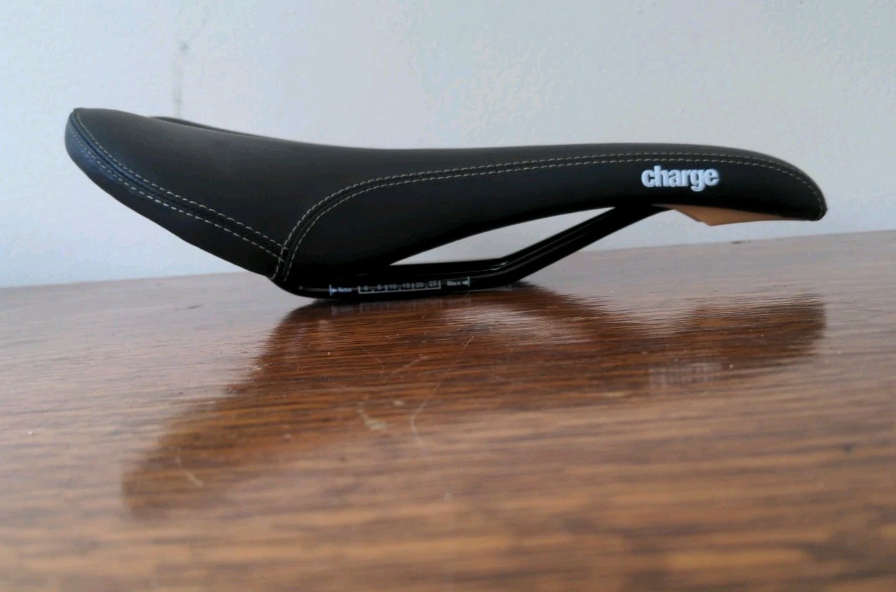 Saddle Black W/ White Logo Road Mountain Xc Enduro