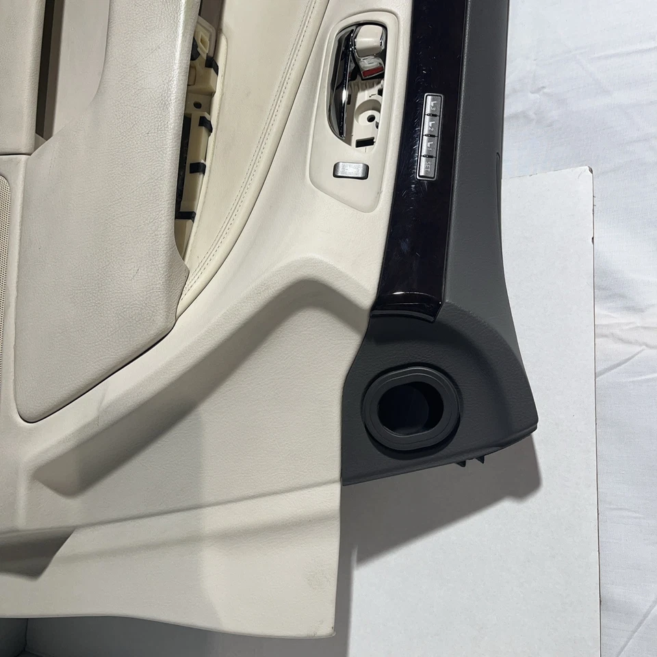 Panel de puerta interior delantero izquierdo del lado del conductor beige fabricante de equipos originales Lexus LS460 XF40 2007-2009 Foto 2 de 4