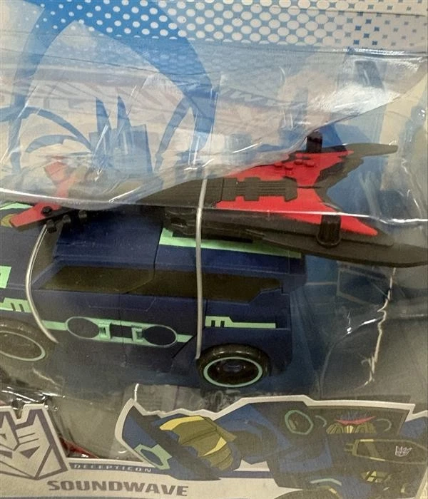 Hasbro Transformers Animated Deluxe Soundwave - Image 2 of 4