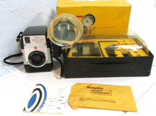 VINTAGE 1950s KODAK BROWNIE BULLS-EYE CAMERA/FLASH OUTFIT